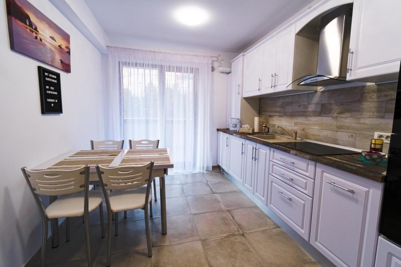 Transylvanian Apt. W/ Lrg. Terrace And Parking - Karpatenhaus Brașov Exterior foto
